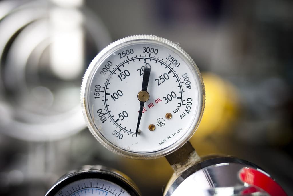 Pressure gauge monitor