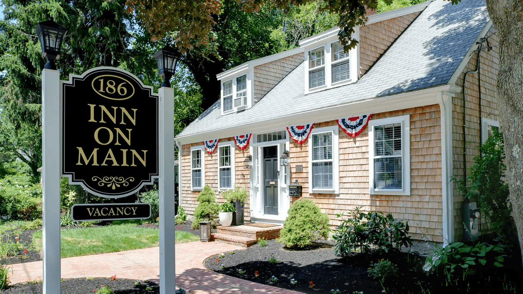 Inn on Main front lawn sign